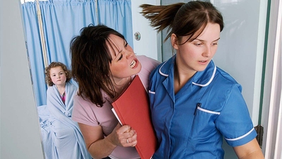 Педагог и студент. Образованием опытом работы в том. Коллеги учителя. Совещание. Красивая деловая женщина.